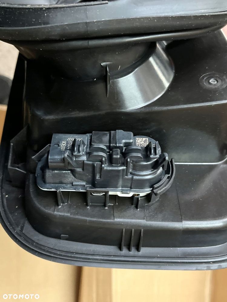 Klapka wlewu paliwa BMW X1 IX1 U11 U12 nowa OEM - 4
