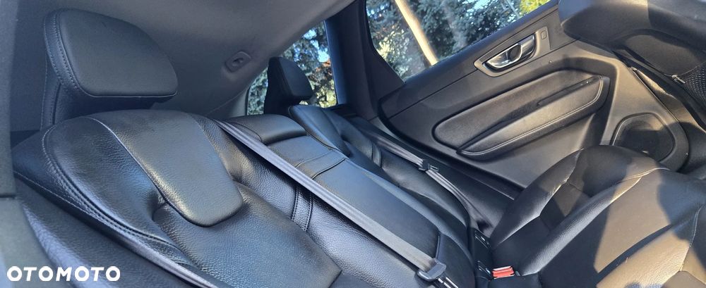 Volvo XC 60 D4 Momentum Pro - 11