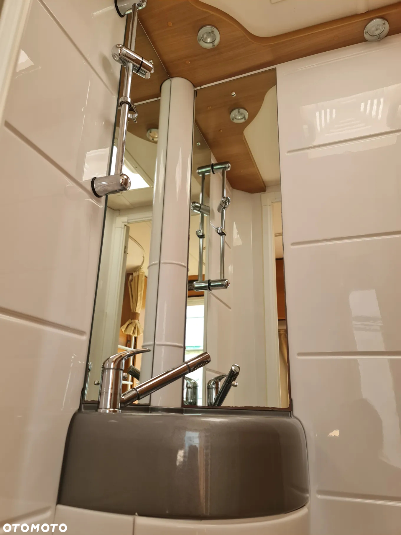 SWIFT CHARISMA 570 - 28
