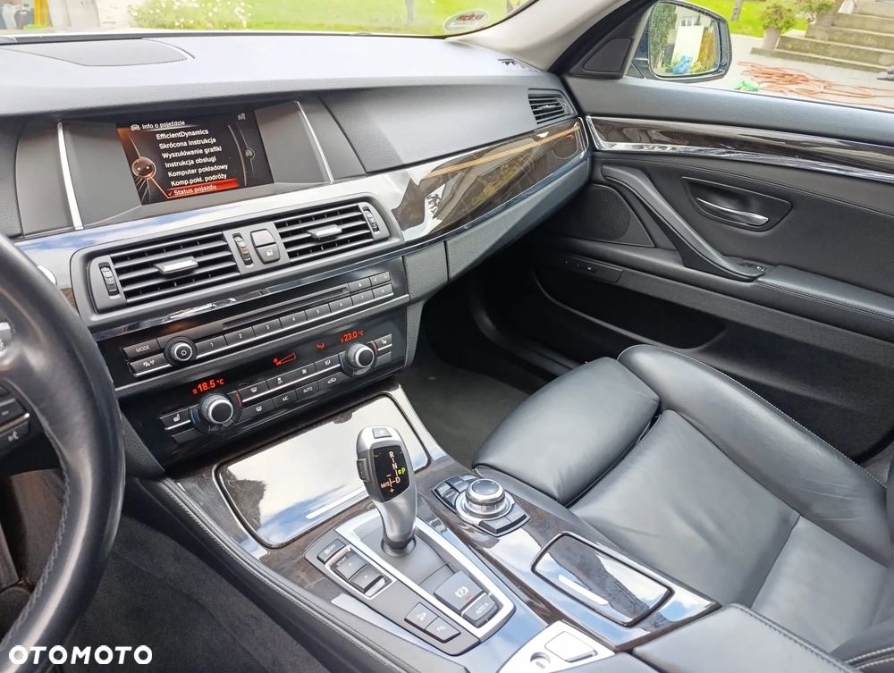BMW Seria 5 530d xDrive Luxury Line - 7