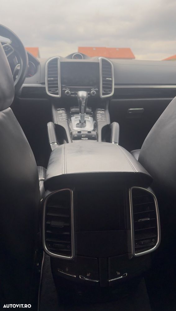 Porsche Cayenne - 9