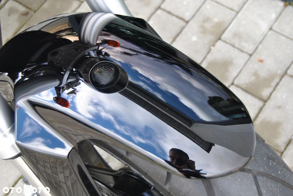 Suzuki Intruder - 14