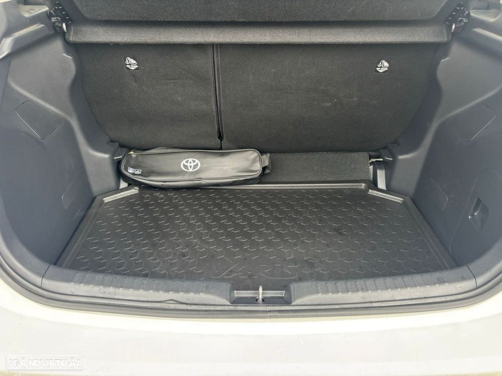 Toyota Yaris 1.5 HDF Comfort Plus - 8
