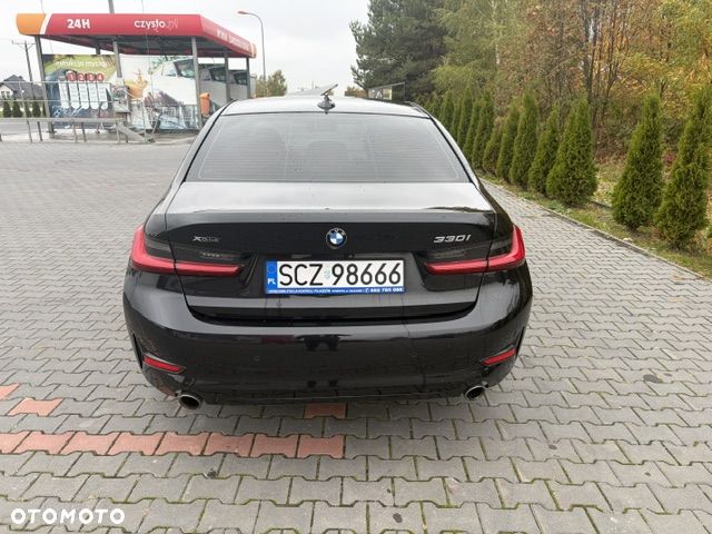 BMW Seria 3 330i xDrive Sport Line - 9