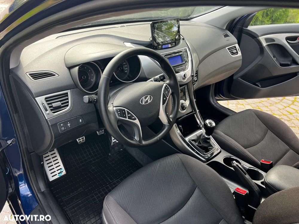 Hyundai Elantra 1.6 MPi Highway - 12