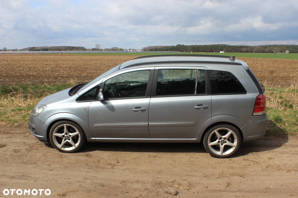 Opel Zafira 2.0 T Sport - 22