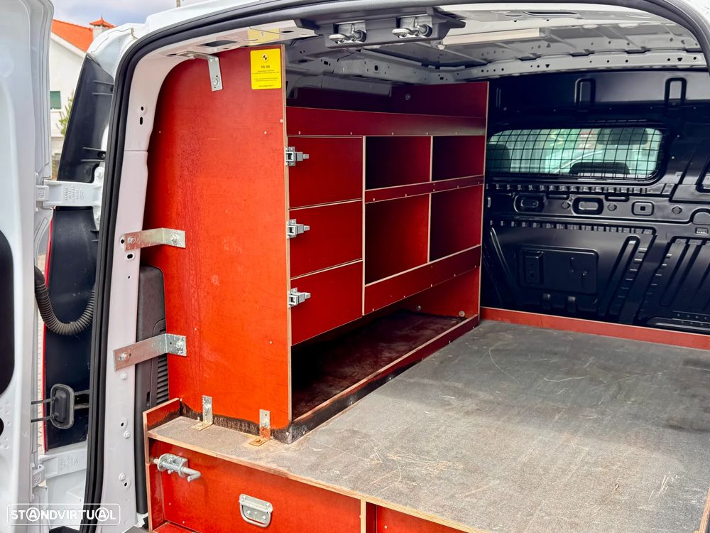 Ford Transit Connect 3L - 23