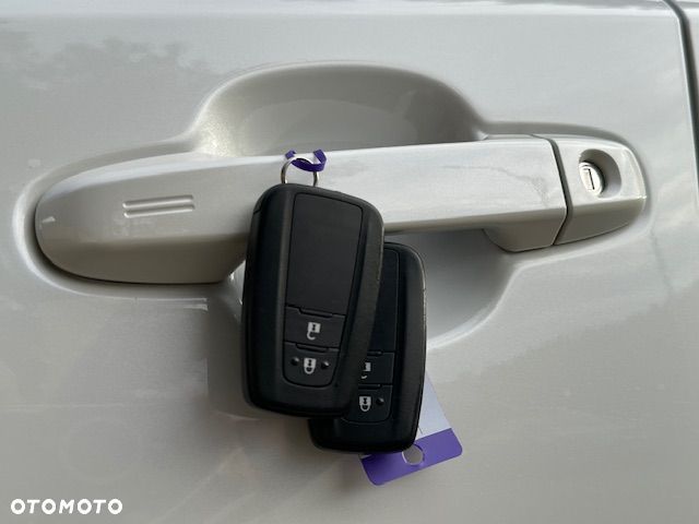Toyota C-HR Business-Edition - 21