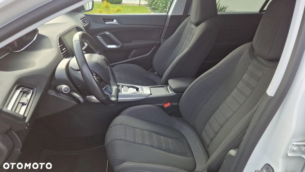 Peugeot 308 ver-1-6-bluehdi-allure-s-s-eat6 - 12