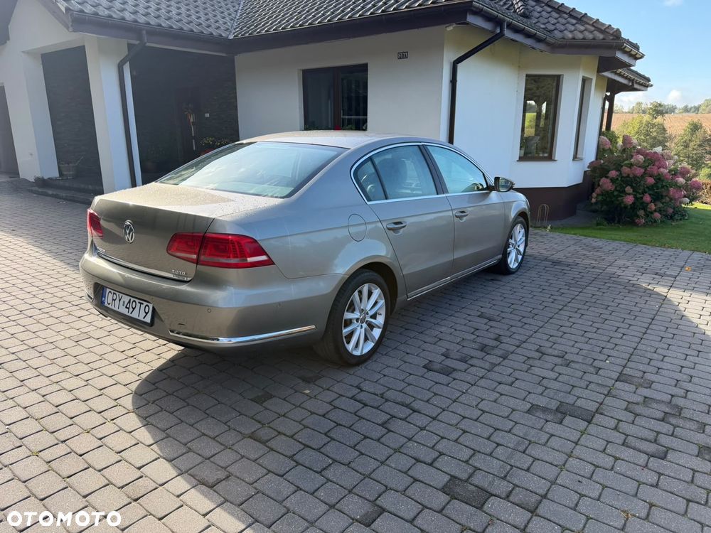 Volkswagen Passat - 4