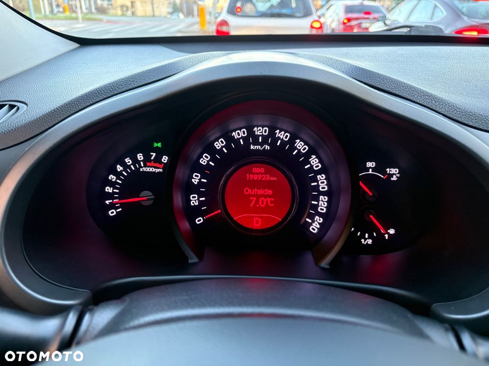 Kia Sportage 2.0 L - 12