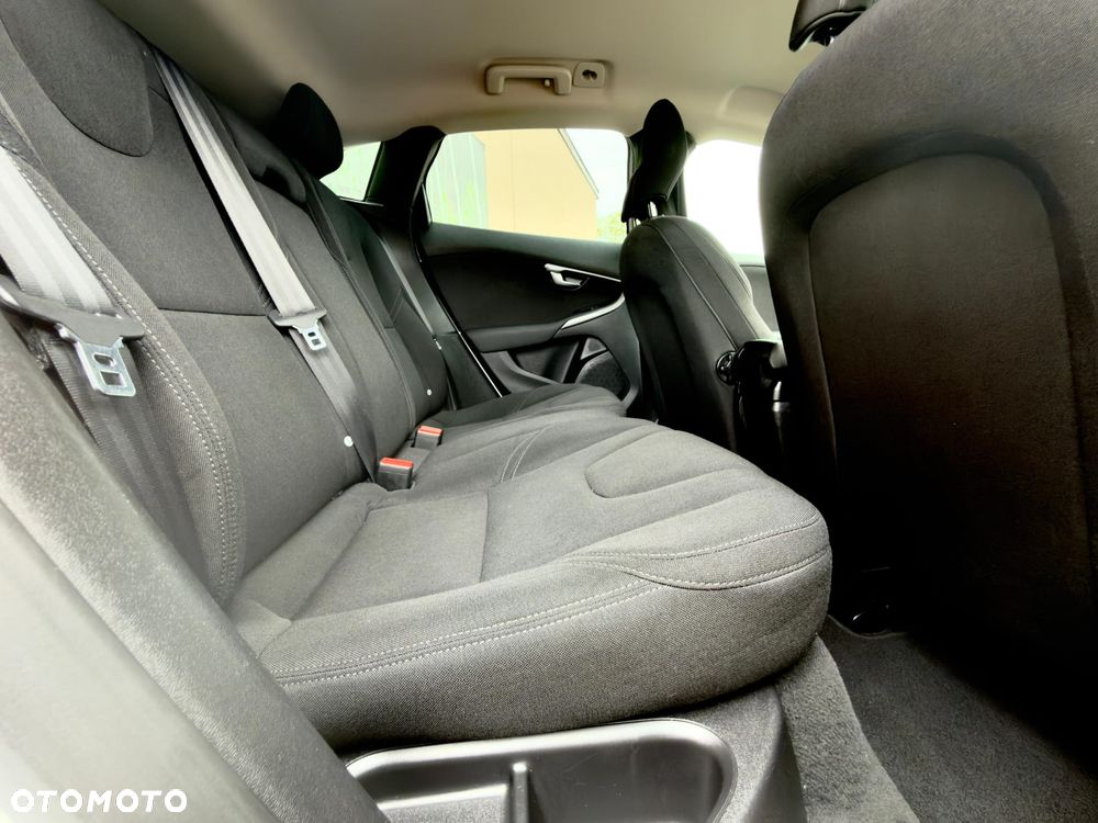 Volvo V40 Cross Country - 22