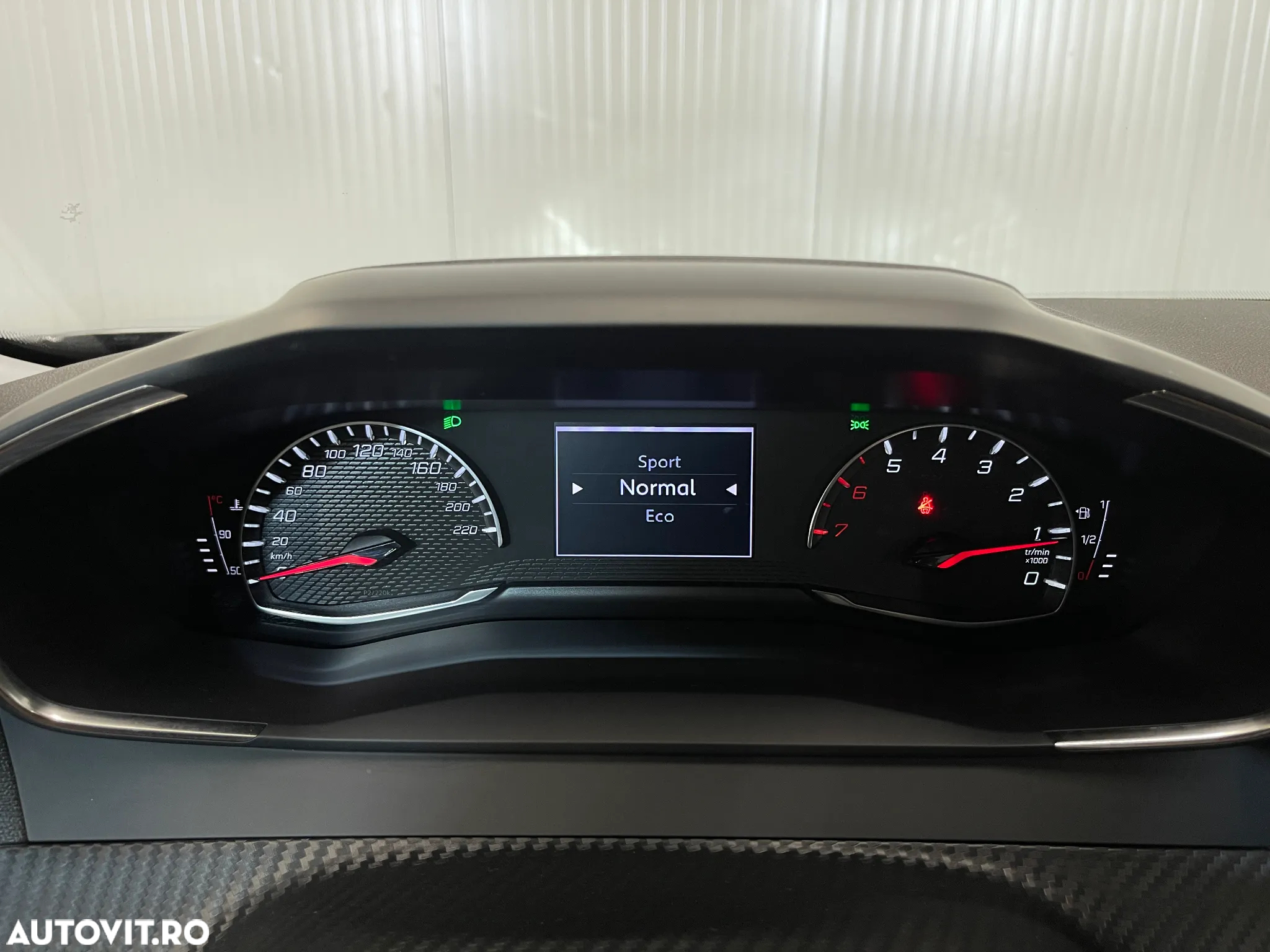 Peugeot 2008 1.2 PureTech EAT8 STT Active Pack - 27