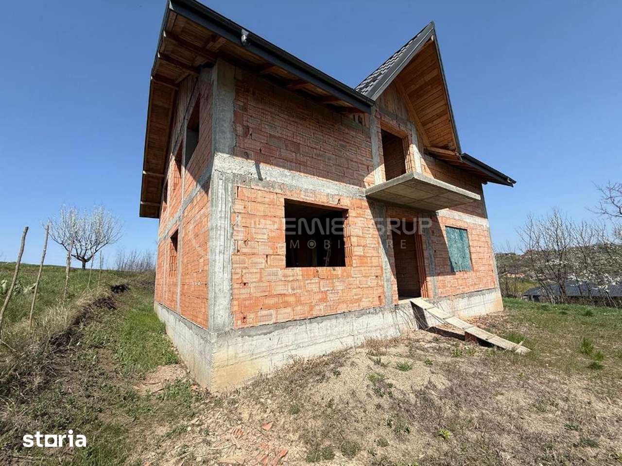 Vila 8 camere 2 bai 219mp, Rediu, front stradal si acces auto - Imagine principală: 2/19