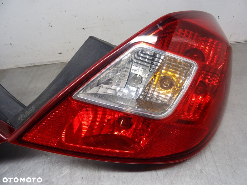 OPEL CORSA D HB 5D 06-10 1.2B LAMPA TYLNA TYŁ PRAWA - 1