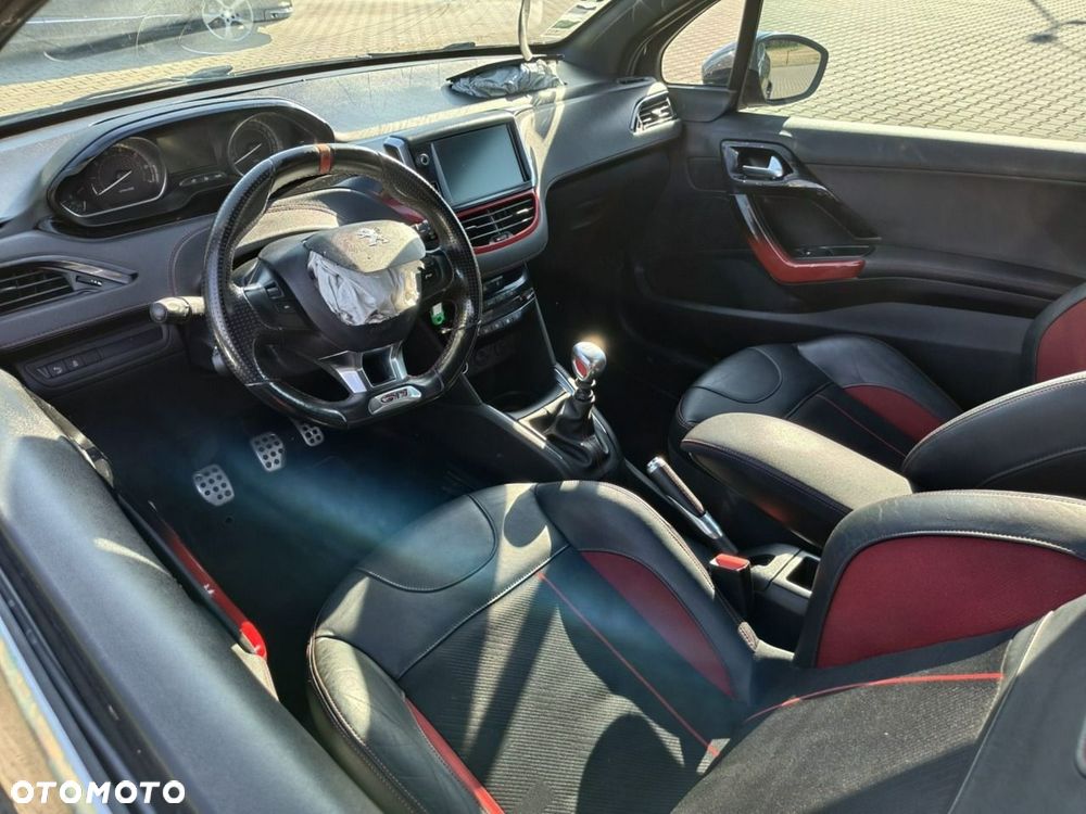 Peugeot 208 - 10