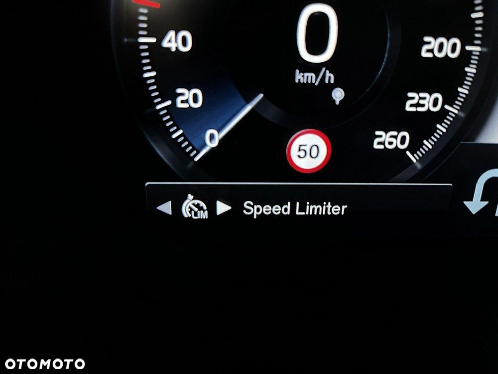 Volvo V90 Cross Country - 34