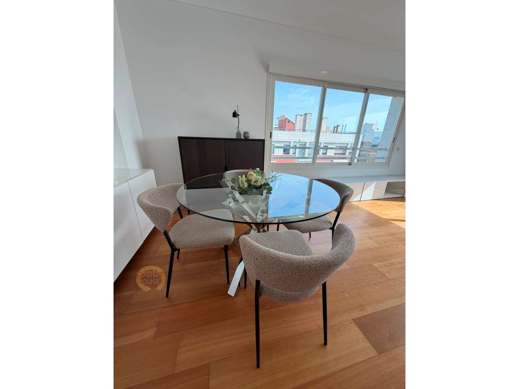Apartamento T1 com 2 lugares de Parqueamento - Grande imagem: 5/31