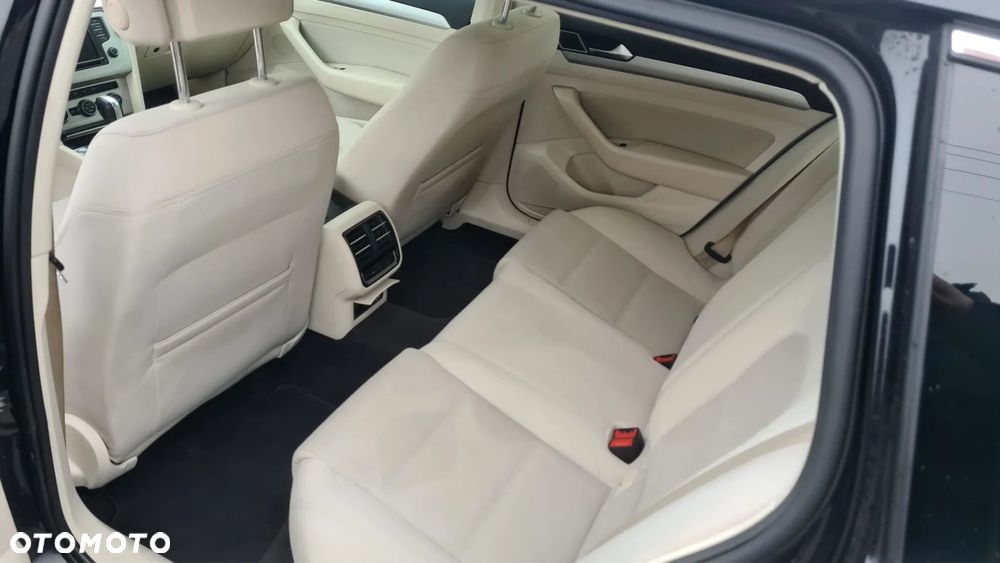 Volkswagen Passat 1.6 TDI (BlueMotion Technology) DSG Comfortline - 29
