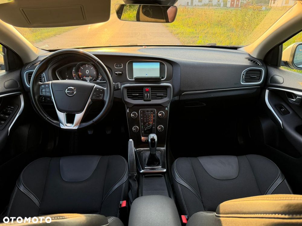 Volvo V40 D2 Drive-E Momentum - 25