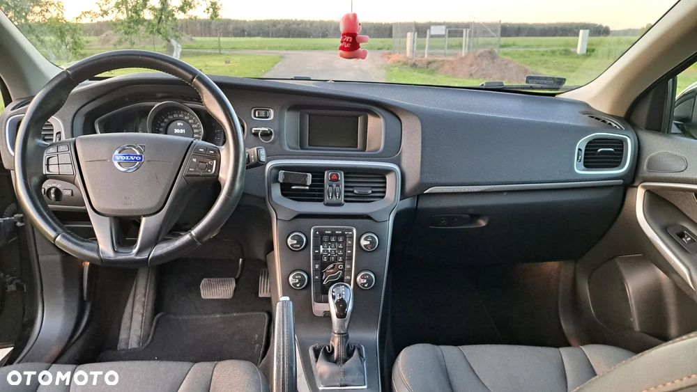 Volvo V40 D3 Momentum - 9