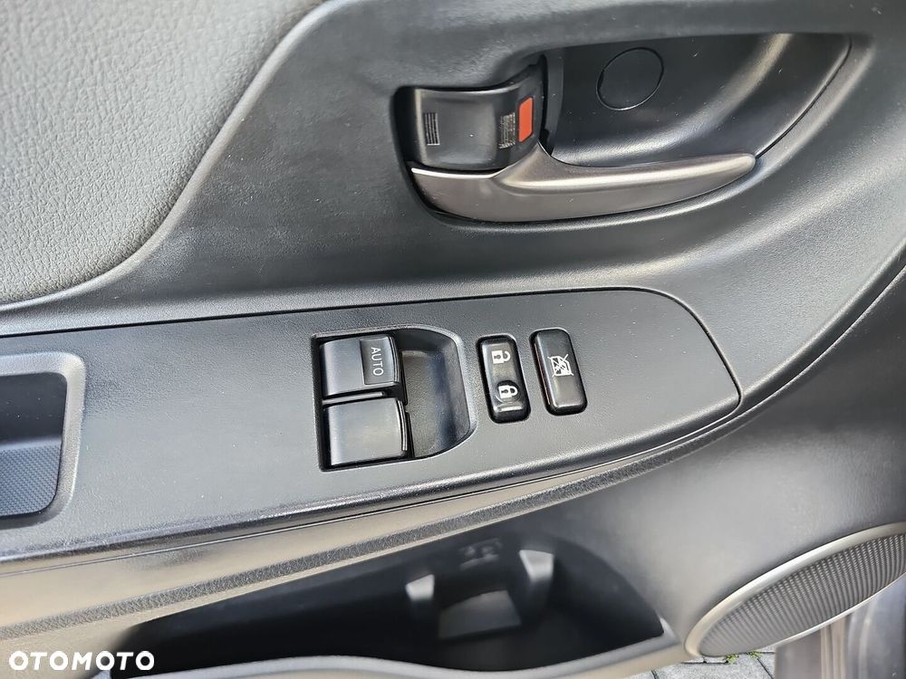 Toyota Yaris 1.0 Life EU6 - 12
