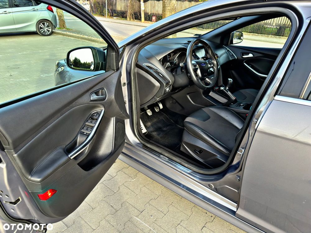 Ford Focus 1.6 EcoBoost Titanium - 19