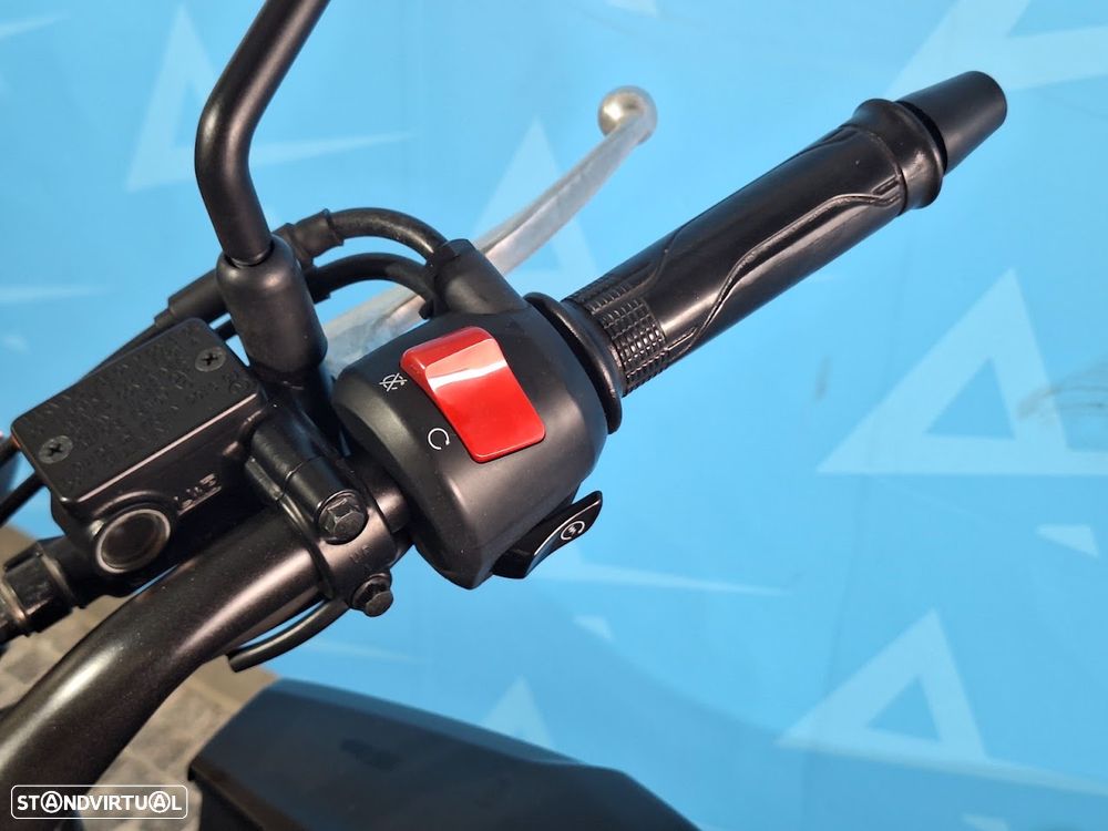 Honda CB 125 R - 9