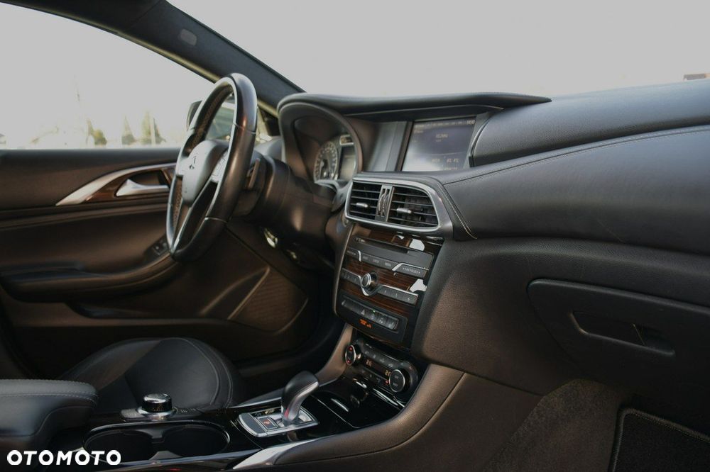 Infiniti Q30 1.6t DCT Premium Tech - 17