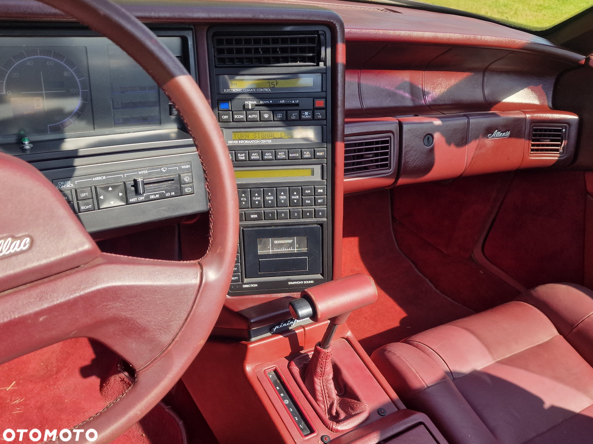 Cadillac Allante - 28