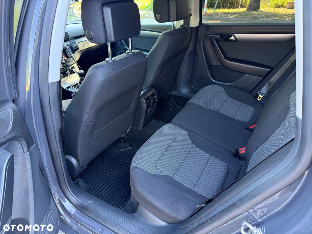 Volkswagen Passat 2.0 TDI Comfortline - 11