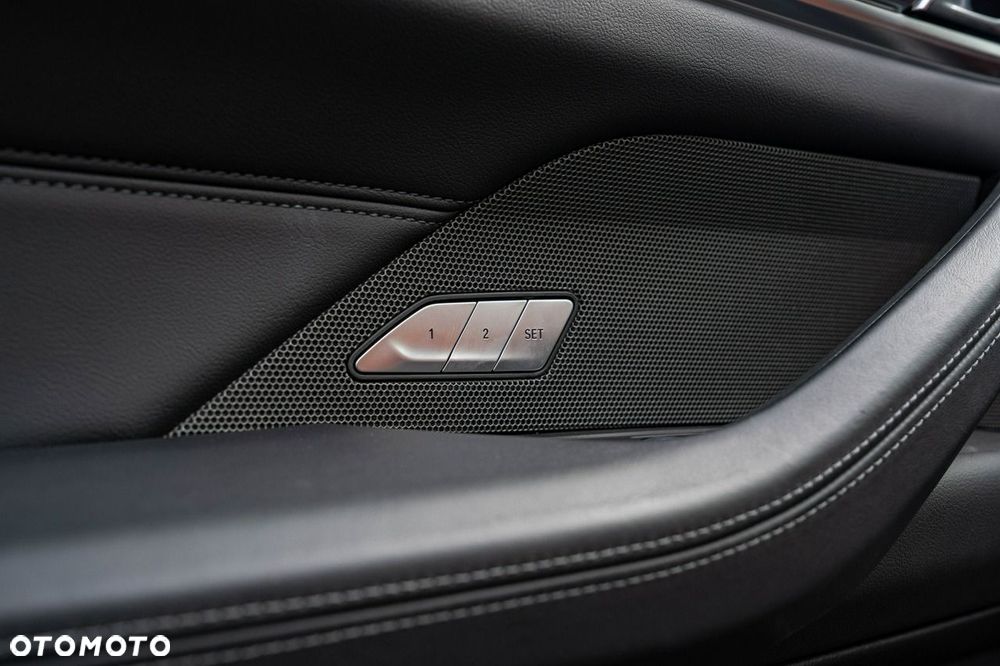 BMW M4 Competition M xDrive - 25