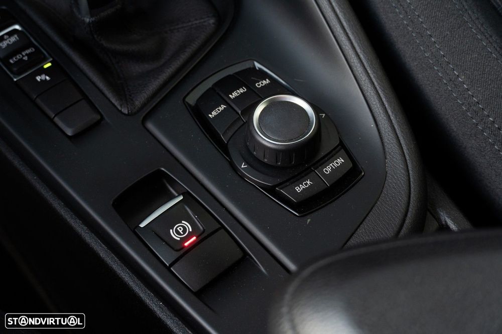 BMW X1 18 d sDrive Auto - 36