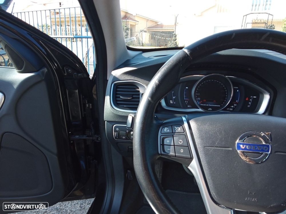 Volvo V60 2.4 D6 Momentum AWD Phev - 16