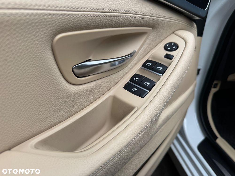 BMW Seria 5 520d xDrive Luxury Line - 30