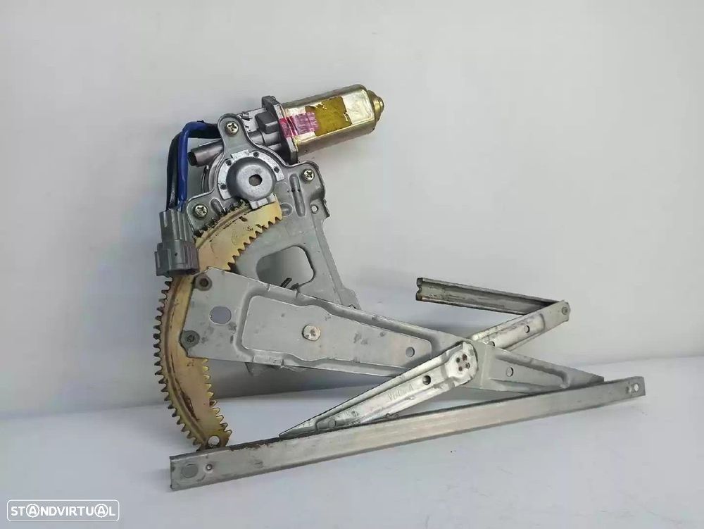 ELEVADOR DE VIDRO FRONTAL ESQUERDO NISSAN PATROL GR V WAGON 2003 -80721VB012 - 2