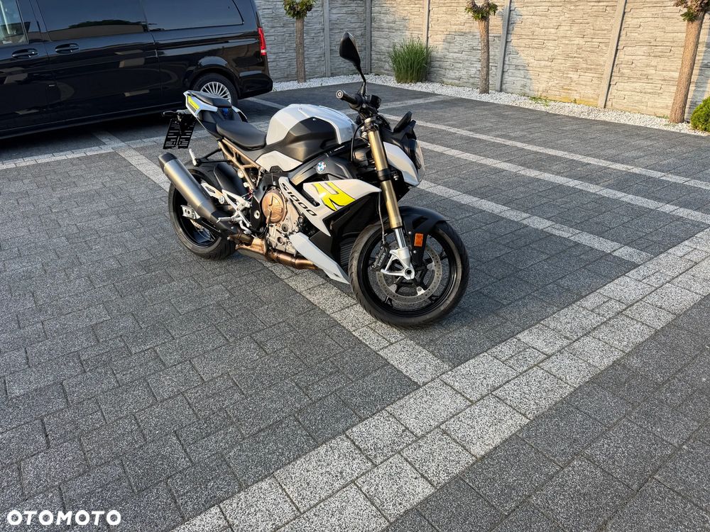 BMW S - 1