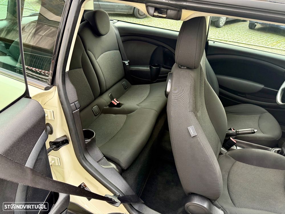 MINI Clubman Cooper D - 11