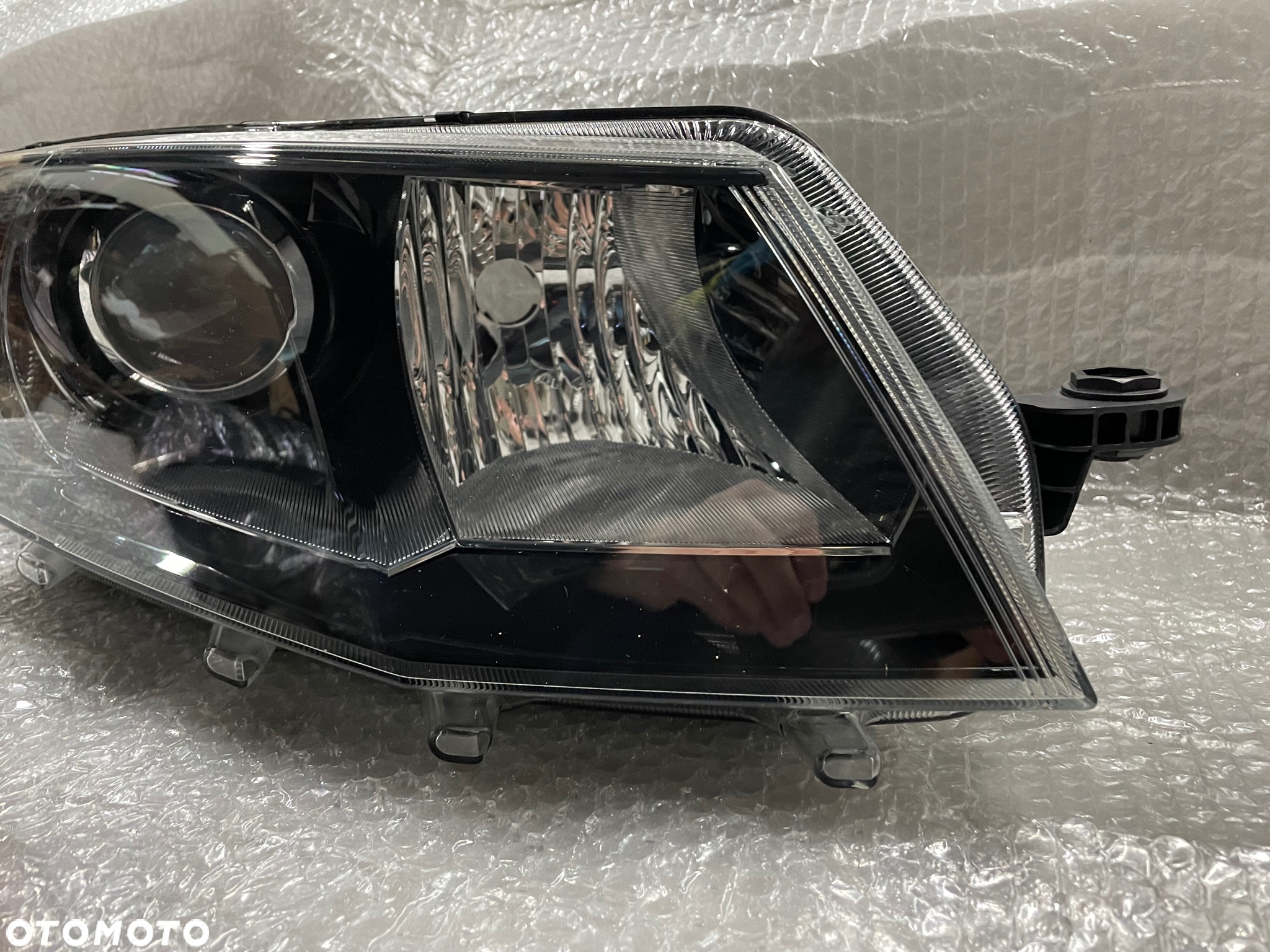 LAMPA PRAWA XENON SKODA OCTAVIA III 5E0 5E1941018A - 6