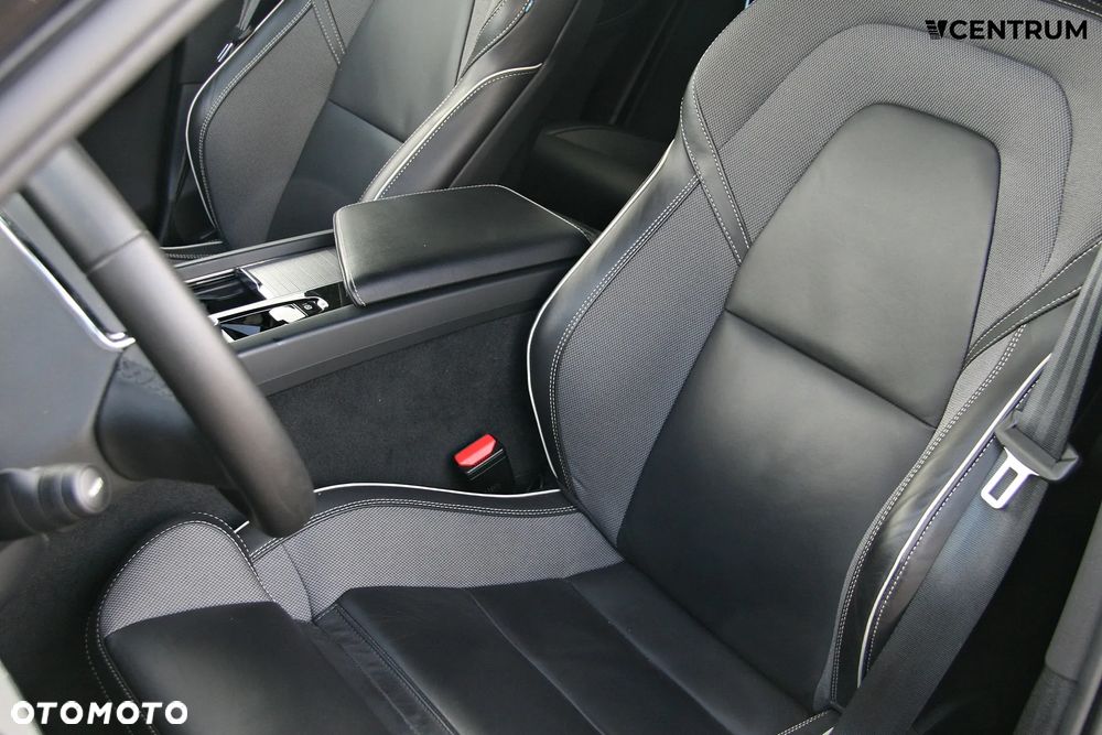 Volvo XC 60 B4 D AWD Plus Dark - 9