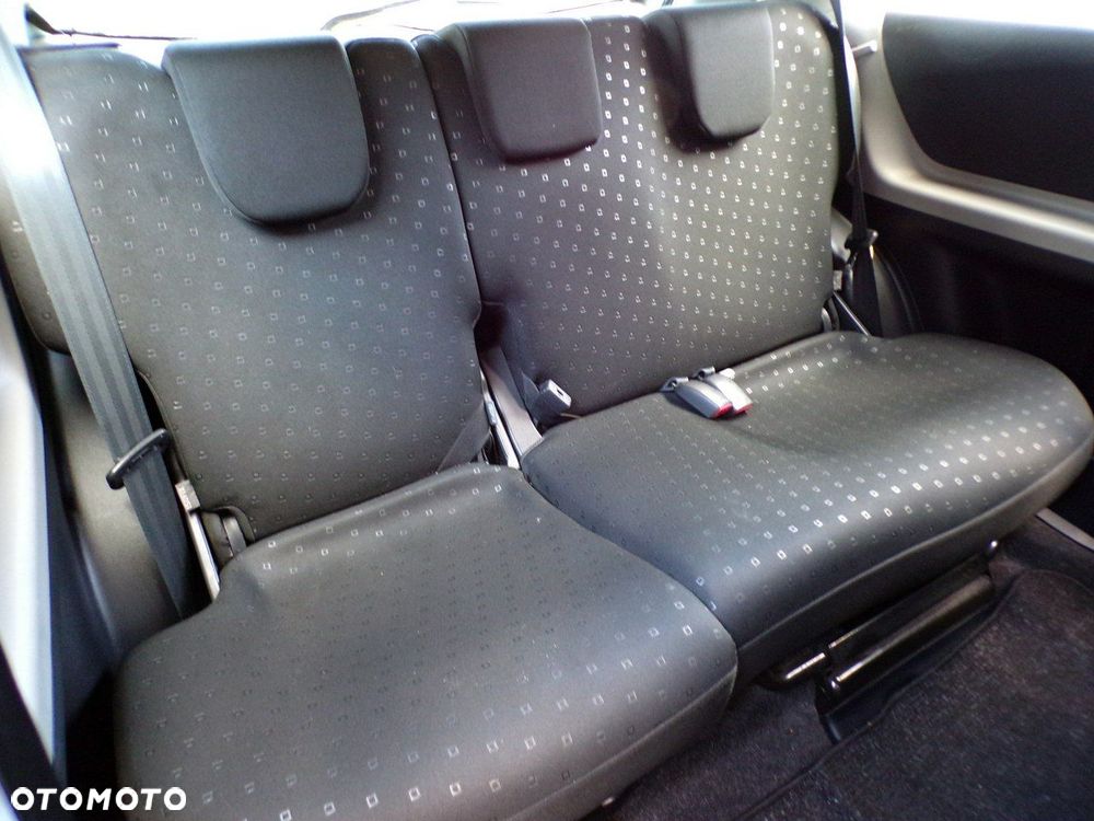 Toyota Yaris - 25