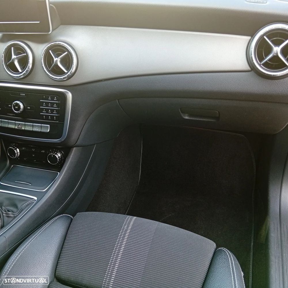 Mercedes-Benz CLA 180 d Shooting Brake Urban - 8