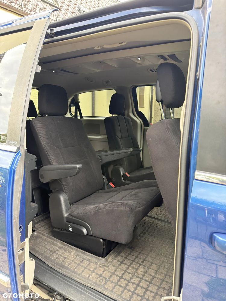 Dodge Grand Caravan - 8