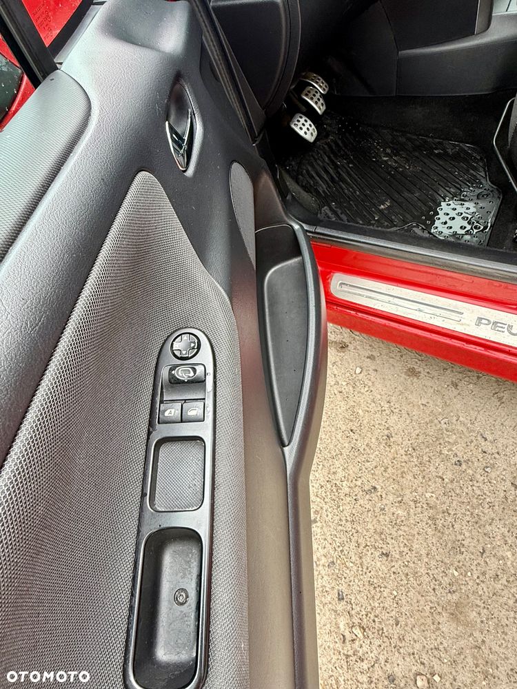 Peugeot 207 CC 1.6 HDi Premium - 28