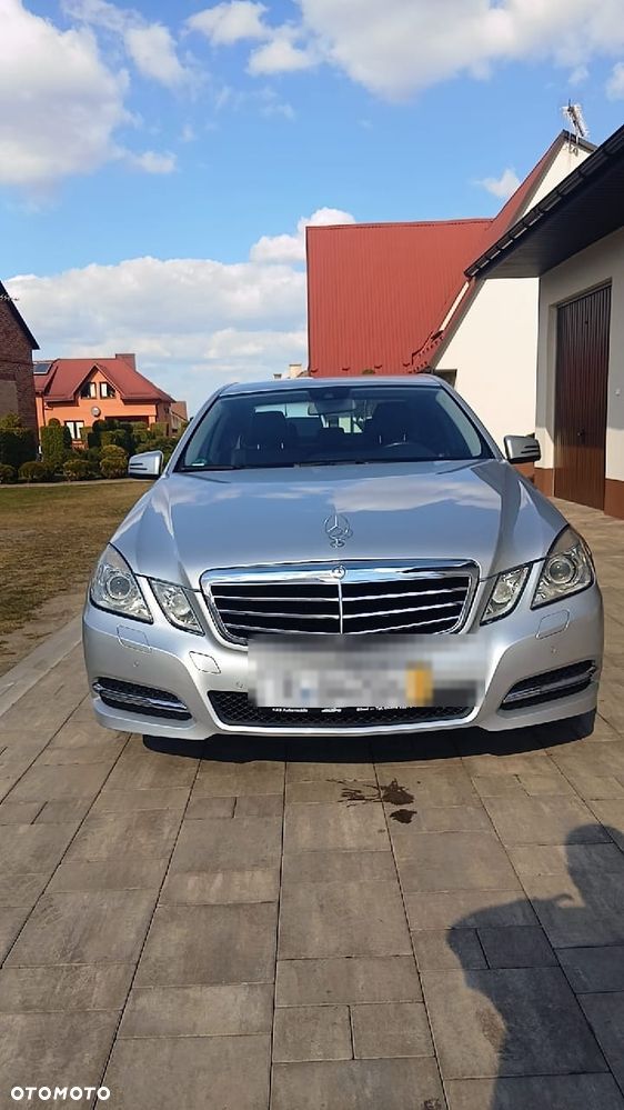 Mercedes-Benz Klasa E 200 CDI DPF BlueEFFICIENCY 7G-TRONIC Avantgarde - 4