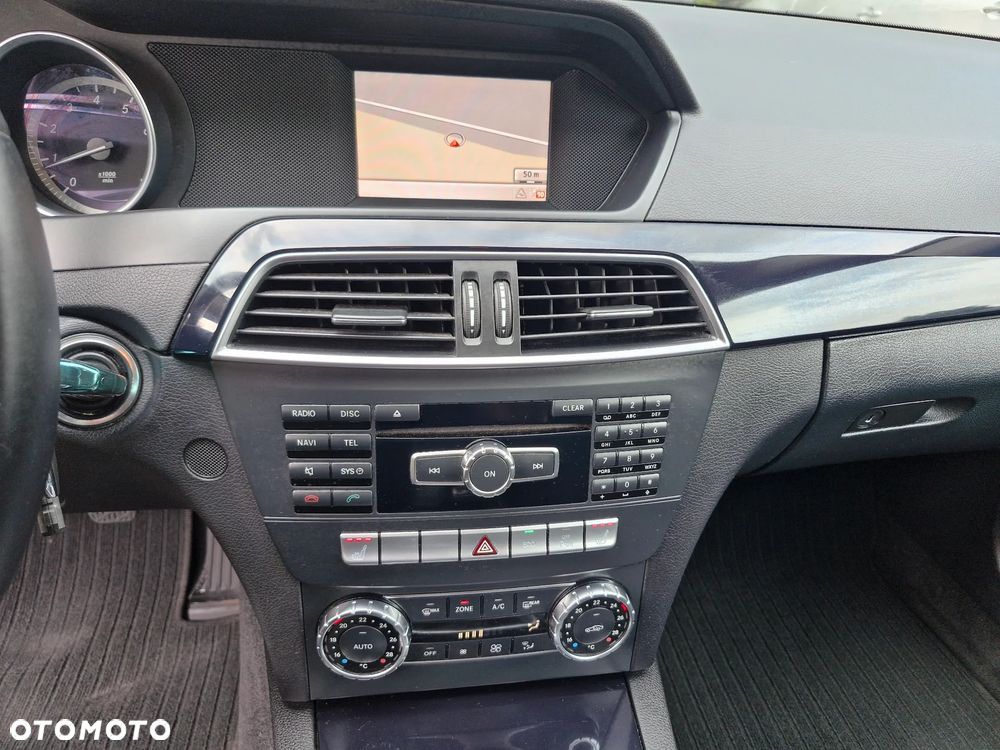 Mercedes-Benz Klasa C 180 CGI BlueEFFICIENCY Avantgarde - 23