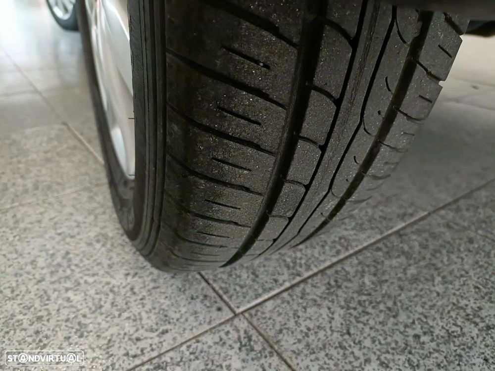 Toyota Yaris 1.4 D-4D High Pack+NAVI - 16