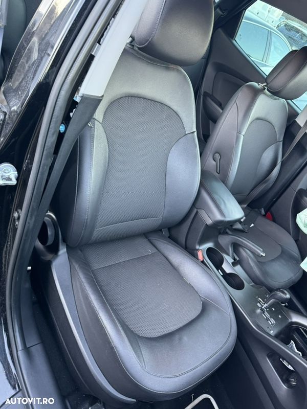 dezmembrez dezmembrări Hyundai iX35 2014 20 diesel 135 kw D4HA 160 mi km cutie automata 4x4 interior piele  gps navigație - 10