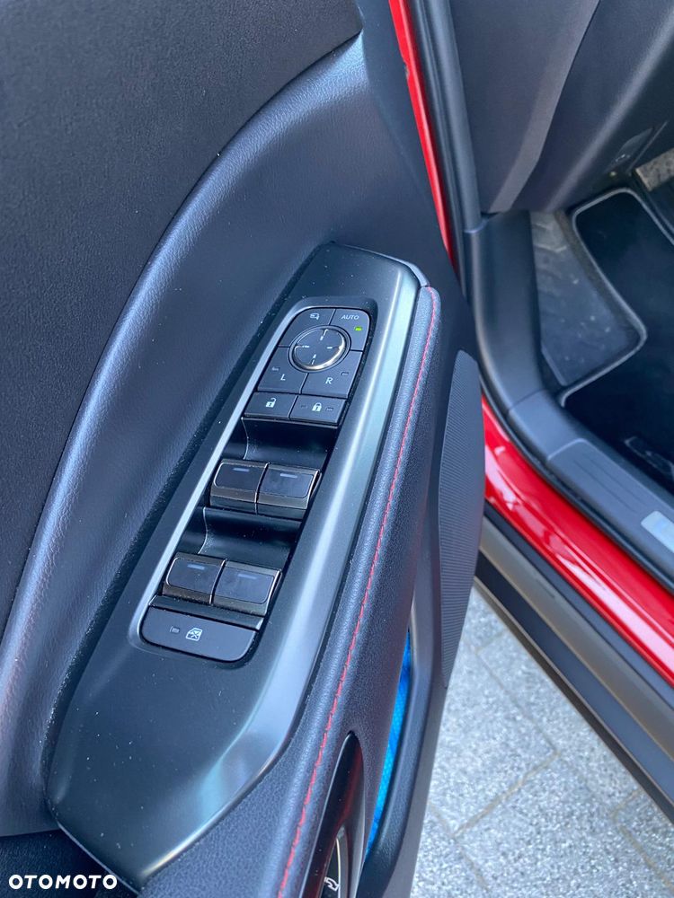 Lexus LBX 1.5 Hybrid Emotion - 26