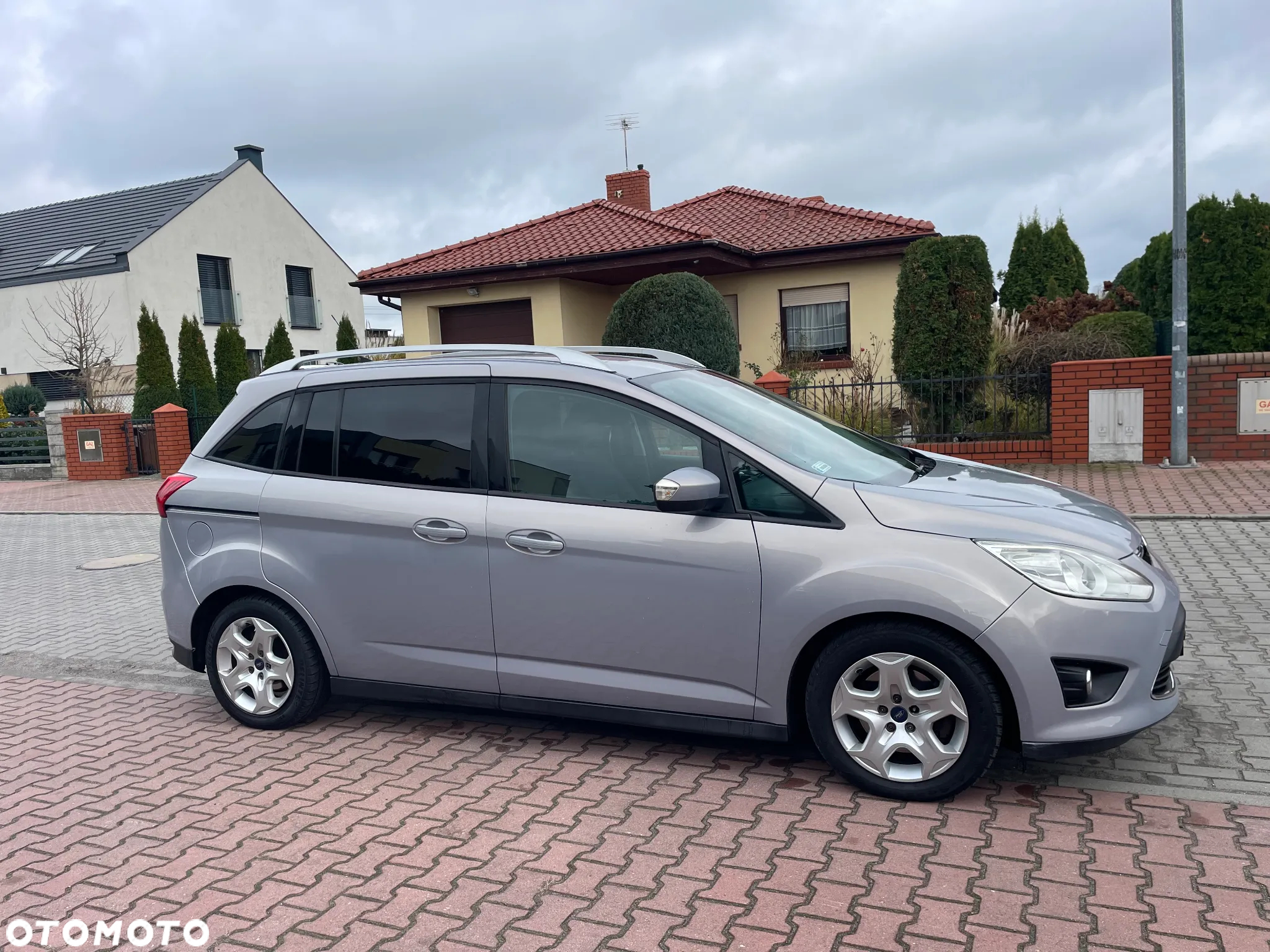 Ford Grand C-MAX - 11